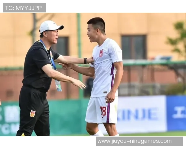 欧冠激战皇马与AC米兰战成平局红牌争议引发全场热议 欧冠激战皇马与AC米兰战成平局红牌争议引发全场热议