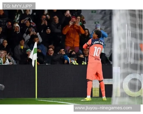 足总杯精彩对决拜仁逆转波尔图6-2绝杀瞬间引发全场狂欢 足总杯精彩对决拜仁逆转波尔图6-2绝杀瞬间引发全场狂欢