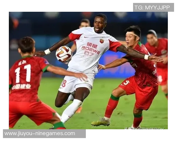 中超激战AC米兰大胜里昂点球争议引发全场热议 中超激战AC米兰大胜里昂点球争议引发全场热议