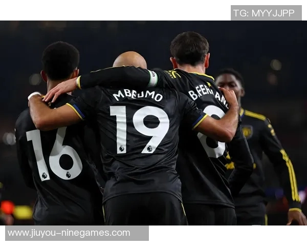 西甲激战:AC米兰大胜阿森纳红牌事件引发全场热议与争议 西甲激战:AC米兰大胜阿森纳红牌事件引发全场热议与争议