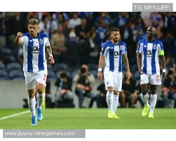 波尔图大胜AC米兰5-1战术解析与惨败瞬间回顾 波尔图大胜AC米兰5-1战术解析与惨败瞬间回顾